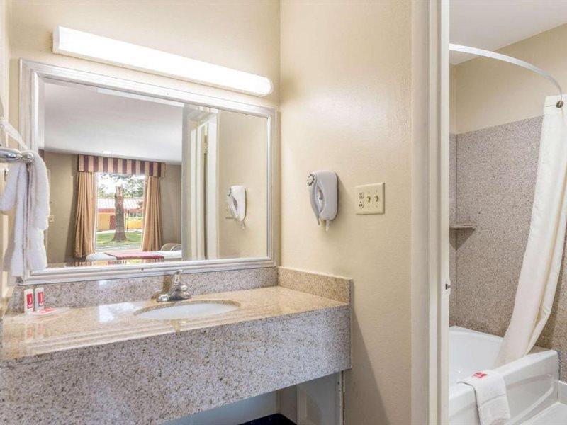 Lodge Econo Pocomoke Hwy 13 Pocomoke City